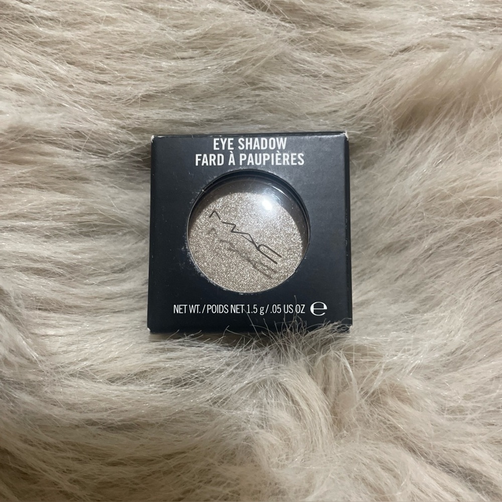 MAC Cosmetics Silver Single Eyeshadow Compact